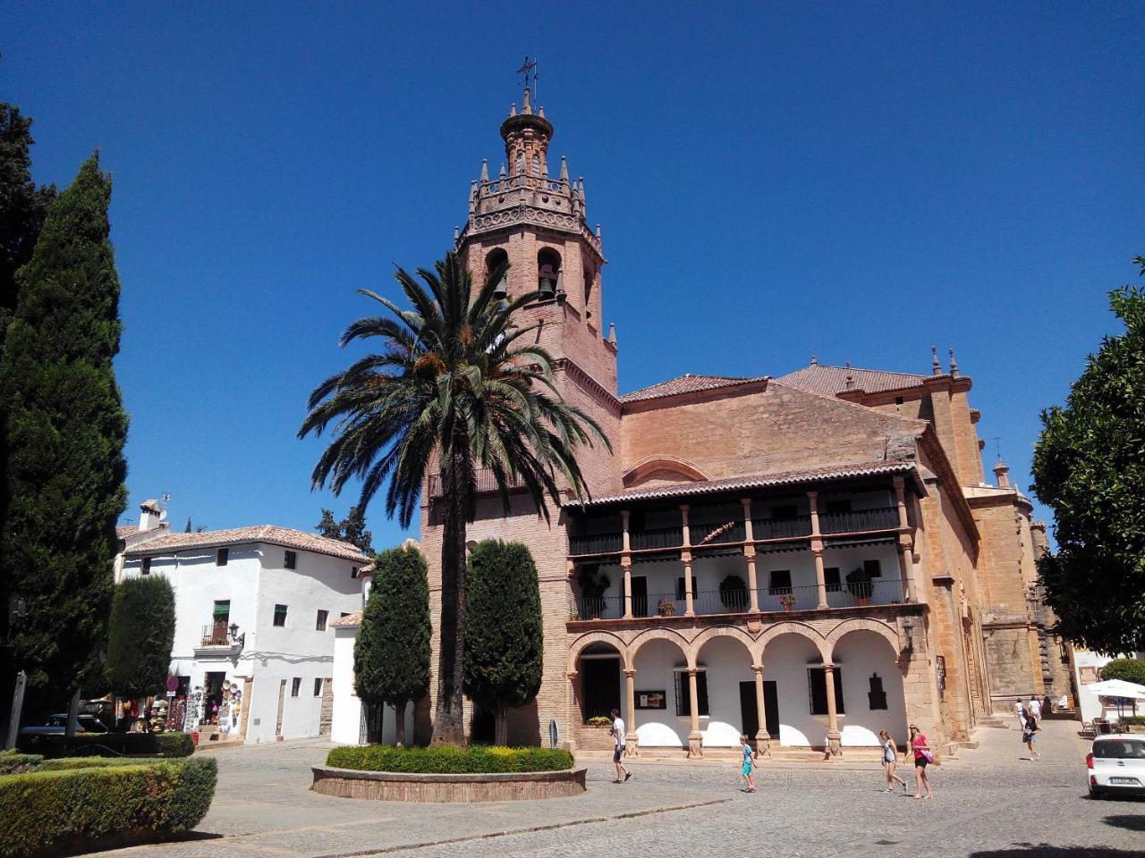 La Colegiata De *